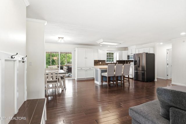 300 Lindner Lane, Lenoir City, TN 37772