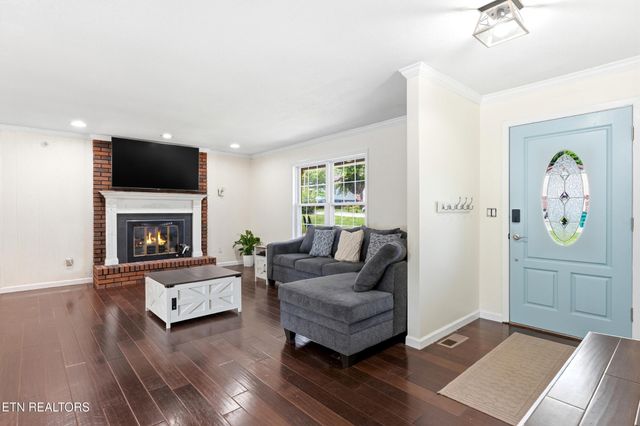 300 Lindner Lane, Lenoir City, TN 37772