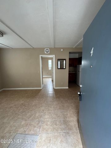 916 CHILDREN Way 4, Jacksonville, FL 32207