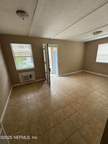 916 CHILDREN Way 4, Jacksonville, FL 32207