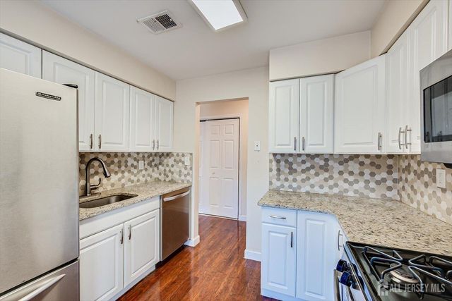 1512 Green Hollow Drive, Iselin, NJ 08830