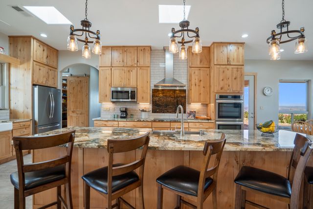 84 Camino Redondo, Placitas, NM 87043