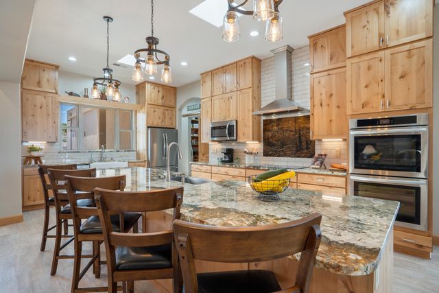 84 Camino Redondo, Placitas, NM 87043