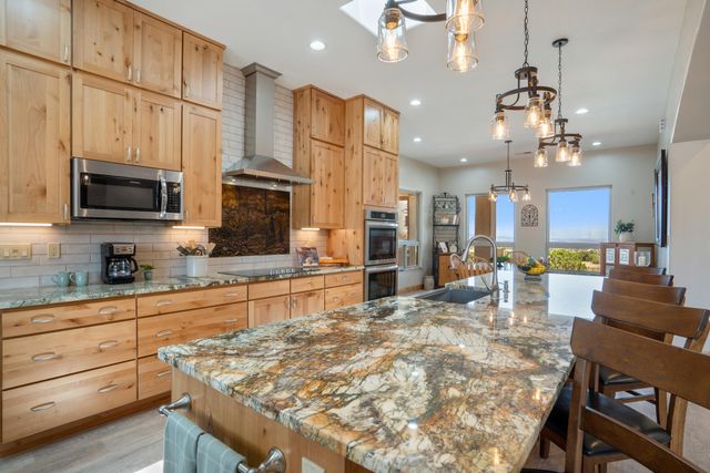 84 Camino Redondo, Placitas, NM 87043