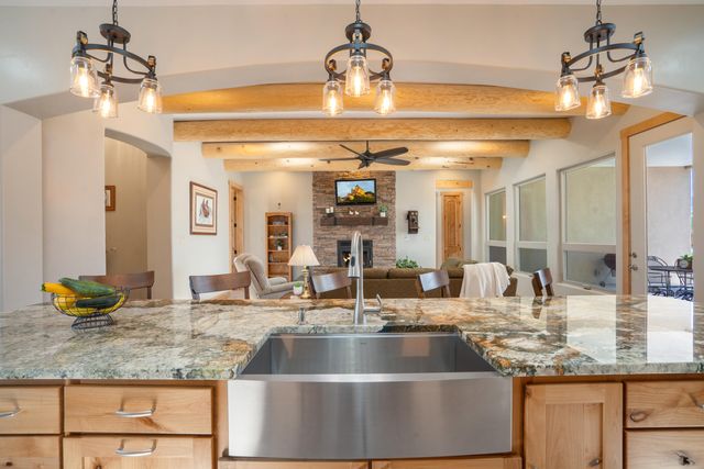 84 Camino Redondo, Placitas, NM 87043