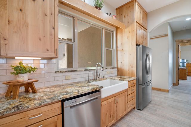 84 Camino Redondo, Placitas, NM 87043