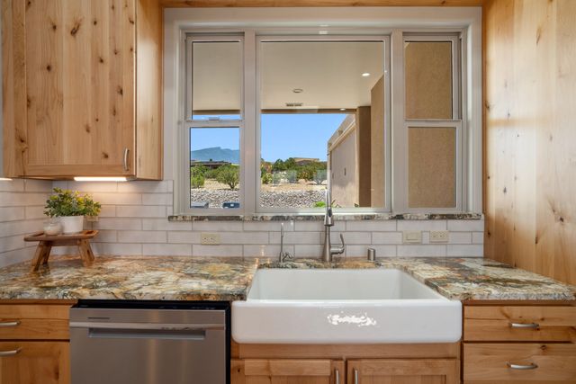 84 Camino Redondo, Placitas, NM 87043