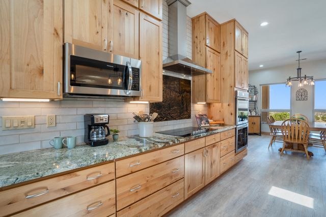 84 Camino Redondo, Placitas, NM 87043