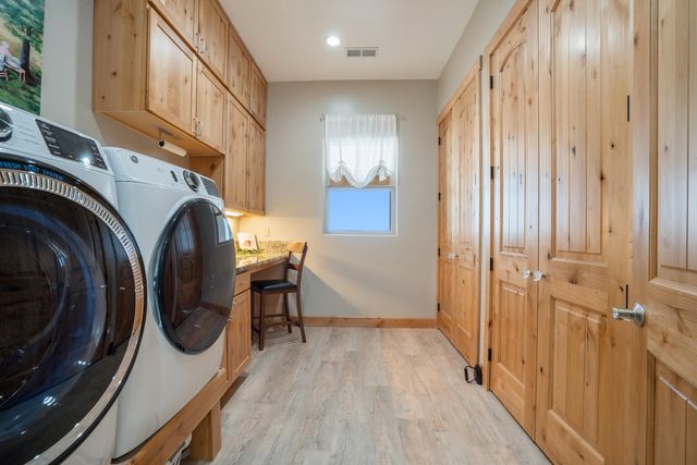 84 Camino Redondo, Placitas, NM 87043