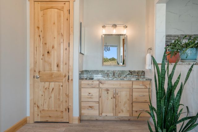 84 Camino Redondo, Placitas, NM 87043