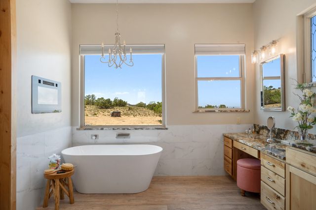 84 Camino Redondo, Placitas, NM 87043