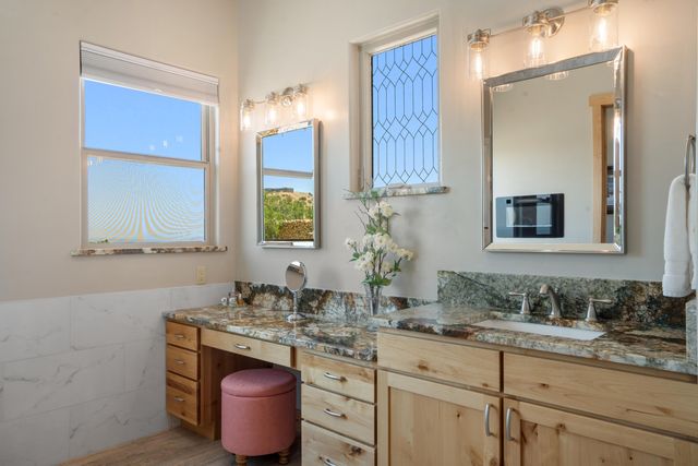 84 Camino Redondo, Placitas, NM 87043