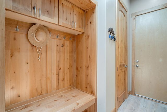 84 Camino Redondo, Placitas, NM 87043