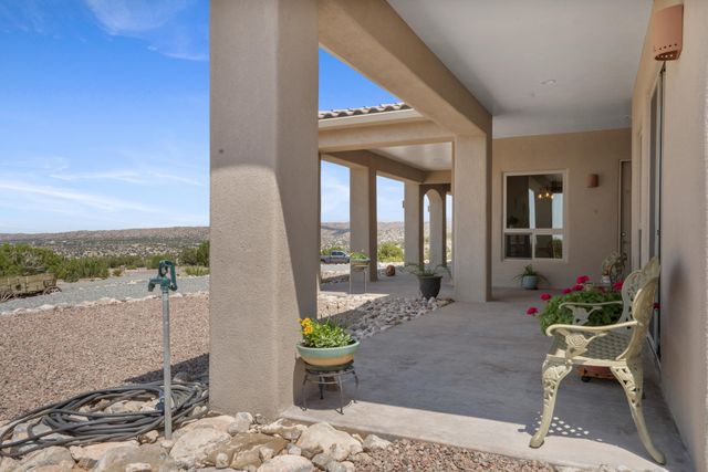 84 Camino Redondo, Placitas, NM 87043