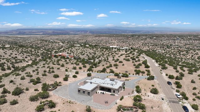 84 Camino Redondo, Placitas, NM 87043