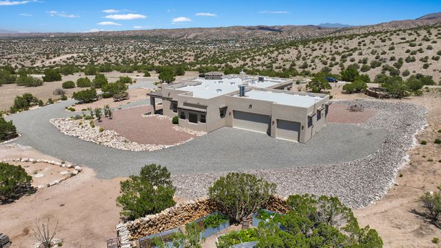 84 Camino Redondo, Placitas, NM 87043