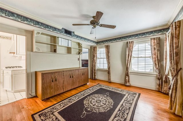 214 9th Avenue N, Texas City, TX 77590