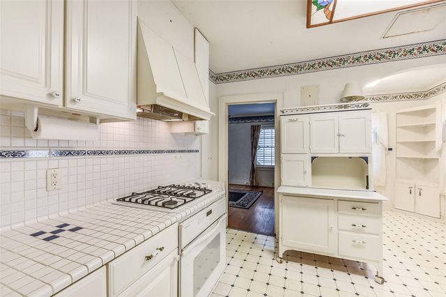 214 9th Avenue N, Texas City, TX 77590