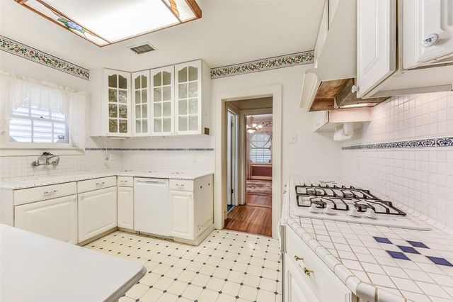 214 9th Avenue N, Texas City, TX 77590