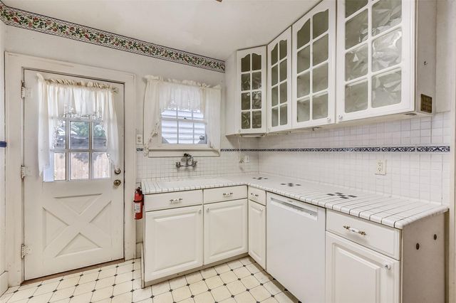 214 9th Avenue N, Texas City, TX 77590