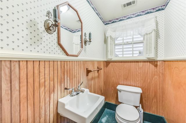 214 9th Avenue N, Texas City, TX 77590