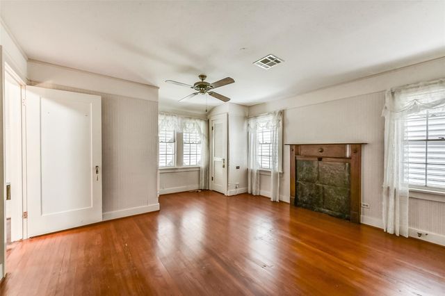 214 9th Avenue N, Texas City, TX 77590