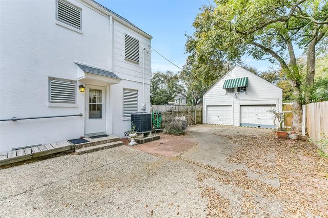 214 9th Avenue N, Texas City, TX 77590