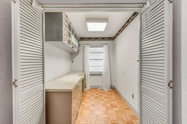 214 9th Avenue N, Texas City, TX 77590