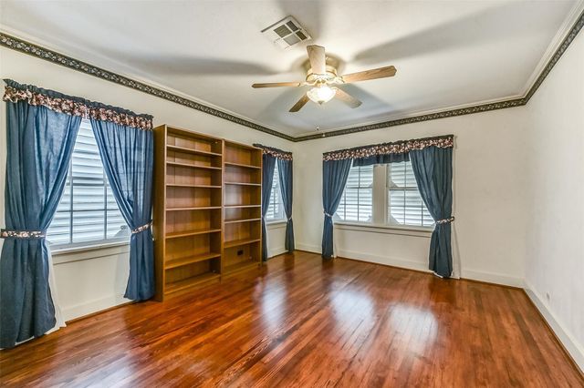 214 9th Avenue N, Texas City, TX 77590