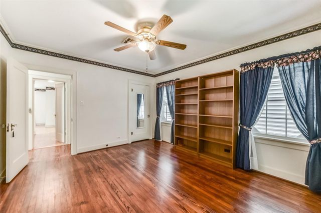 214 9th Avenue N, Texas City, TX 77590