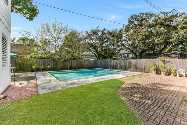 214 9th Avenue N, Texas City, TX 77590