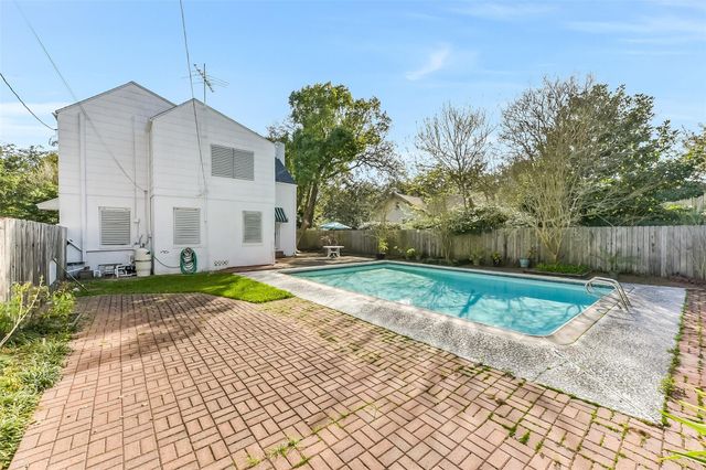 214 9th Avenue N, Texas City, TX 77590