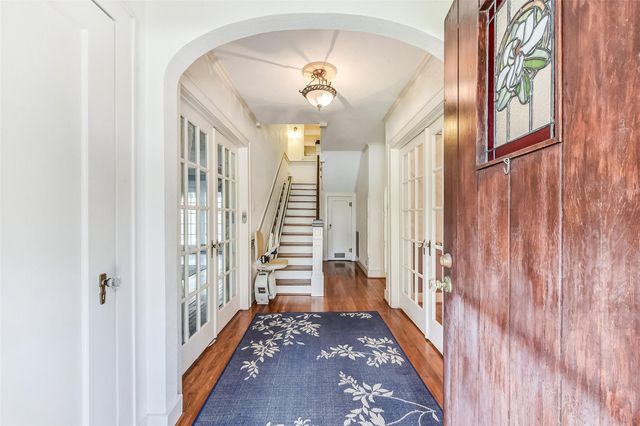 214 9th Avenue N, Texas City, TX 77590