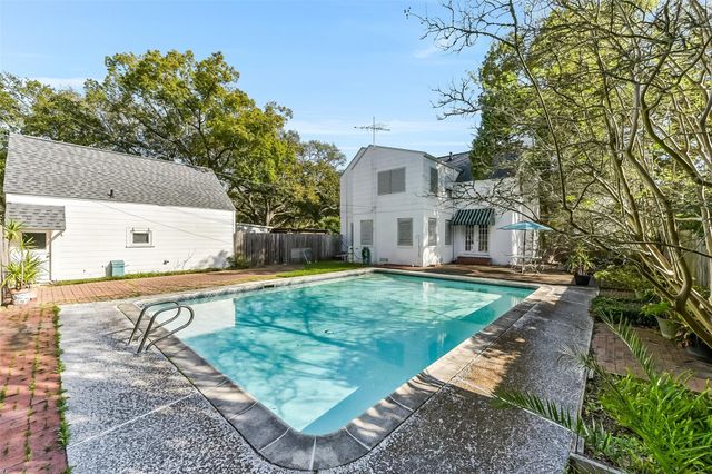 214 9th Avenue N, Texas City, TX 77590