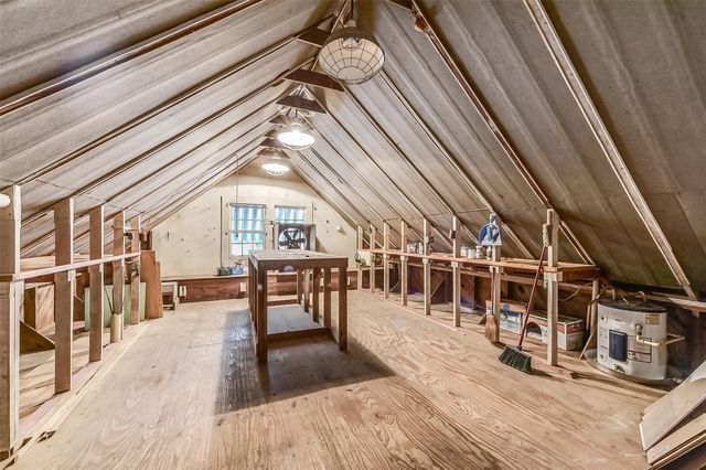 214 9th Avenue N, Texas City, TX 77590