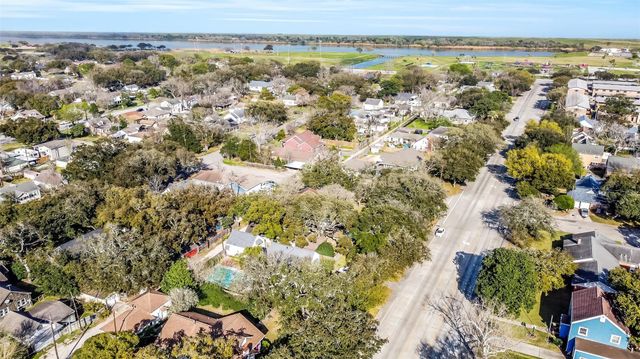 214 9th Avenue N, Texas City, TX 77590