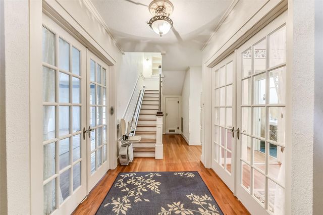 214 9th Avenue N, Texas City, TX 77590