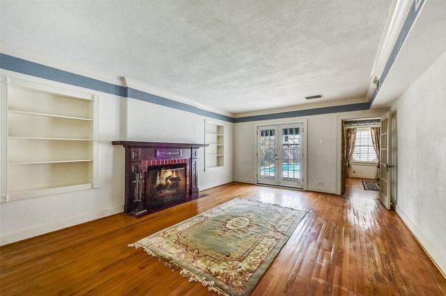 214 9th Avenue N, Texas City, TX 77590