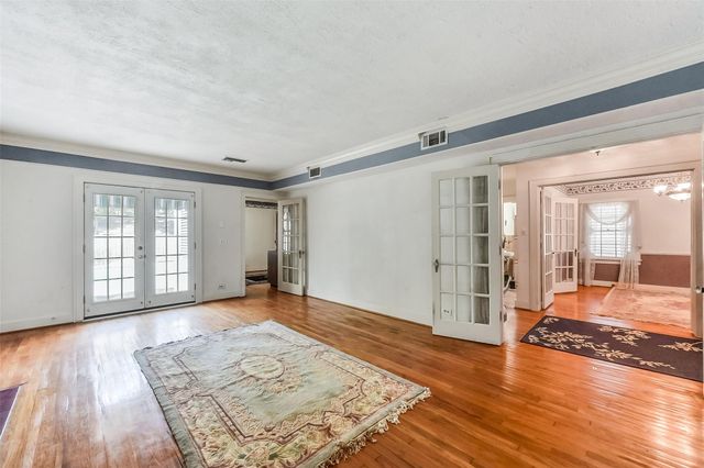 214 9th Avenue N, Texas City, TX 77590