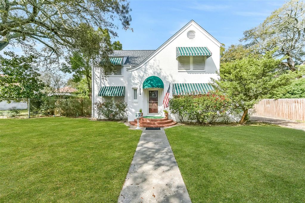 214 9th Avenue N, Texas City, TX 77590