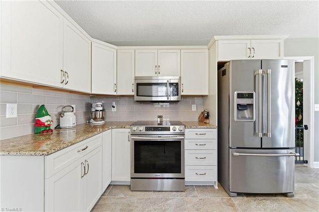 7640 Abington Drive, Kernersville, NC 27284