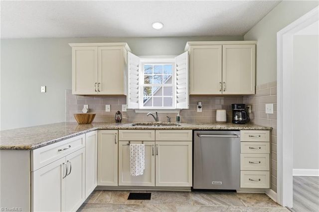 7640 Abington Drive, Kernersville, NC 27284