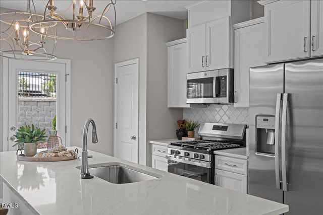 952 Kensley Grove Lane, Fuquay Varina, NC 27526