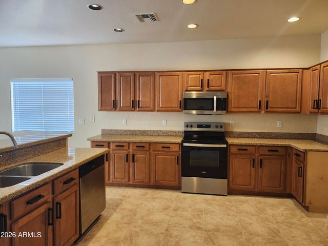 41132 N HUDSON Trail, Anthem, AZ 85086