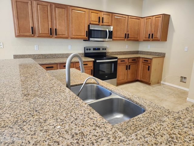 41132 N HUDSON Trail, Anthem, AZ 85086