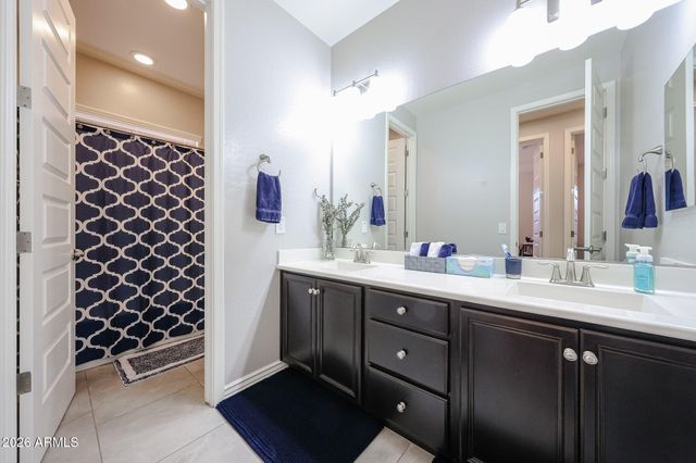 4722 E CIELO GRANDE Avenue, Phoenix, AZ 85050