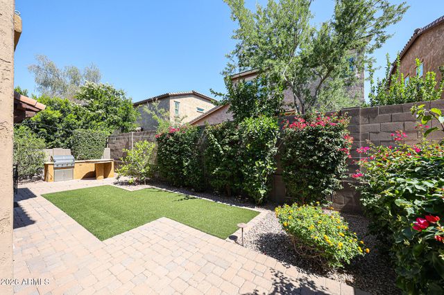 4722 E CIELO GRANDE Avenue, Phoenix, AZ 85050