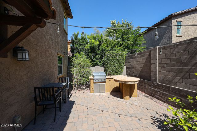 4722 E CIELO GRANDE Avenue, Phoenix, AZ 85050