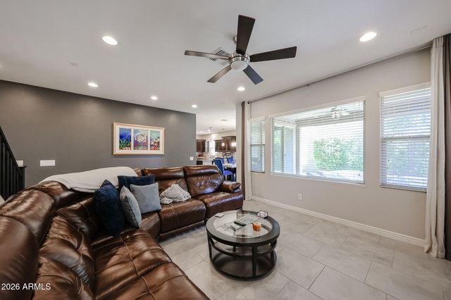 4722 E CIELO GRANDE Avenue, Phoenix, AZ 85050