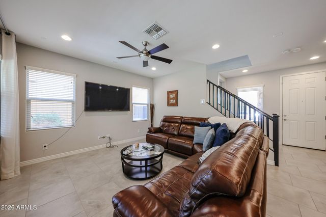 4722 E CIELO GRANDE Avenue, Phoenix, AZ 85050